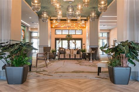 HOTEL POST $195 ($̶2̶1̶7̶) .